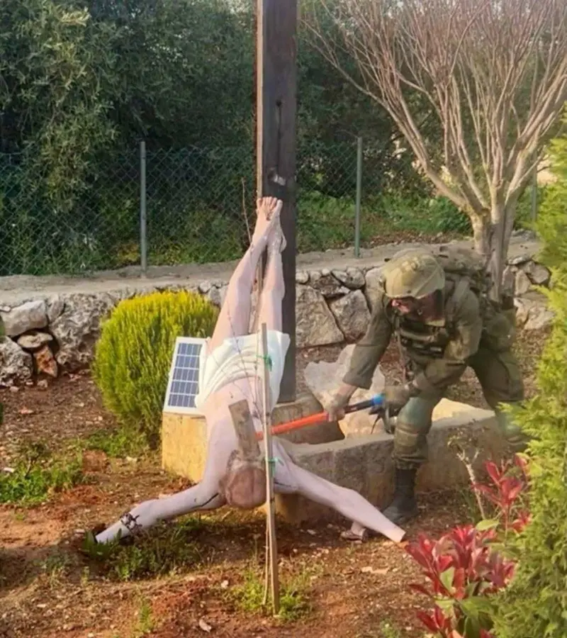 La imagen de un soldado israelí que golpea con un mazo una figura de Jesucristo en el sur del Líbano ha generado numerosas condenas, en un caso por el que el primer ministro de Israel prometió "medidas severas".